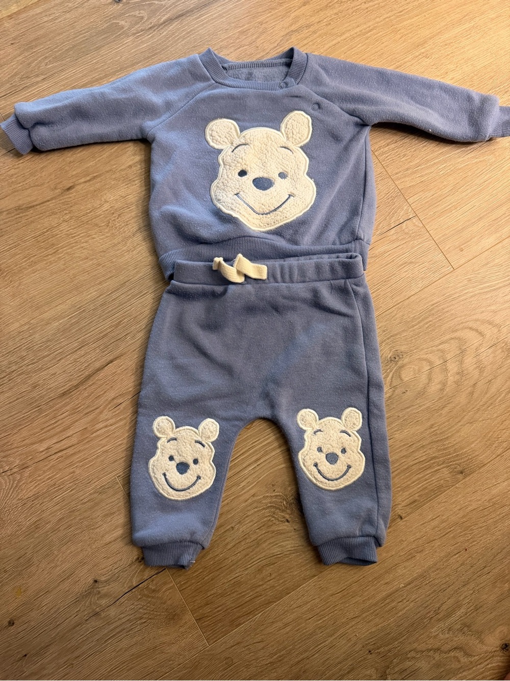 Pooh Sweatshirt and sweatpants